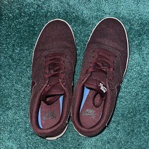 Nike Men's Burgundy Sneakers
